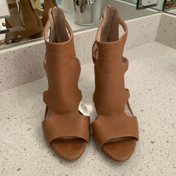 EUC Louise st Cie Sandal Heels lo-Winnie Nude/Tan Size - Picture 7 of 8